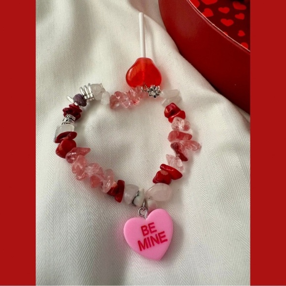 ST. VALENTINE’S DAY | Heart Bracelet with Pink and Red Beads